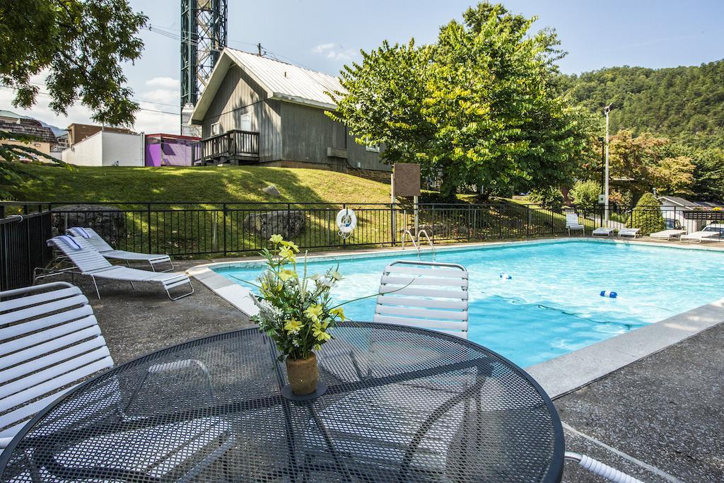 Four Seasons Motor Lodge Gatlinburg Exterior photo