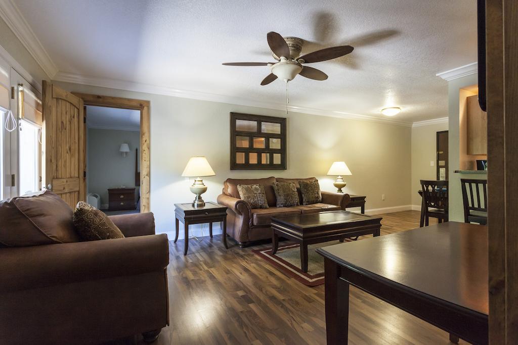 Four Seasons Motor Lodge Gatlinburg Room photo
